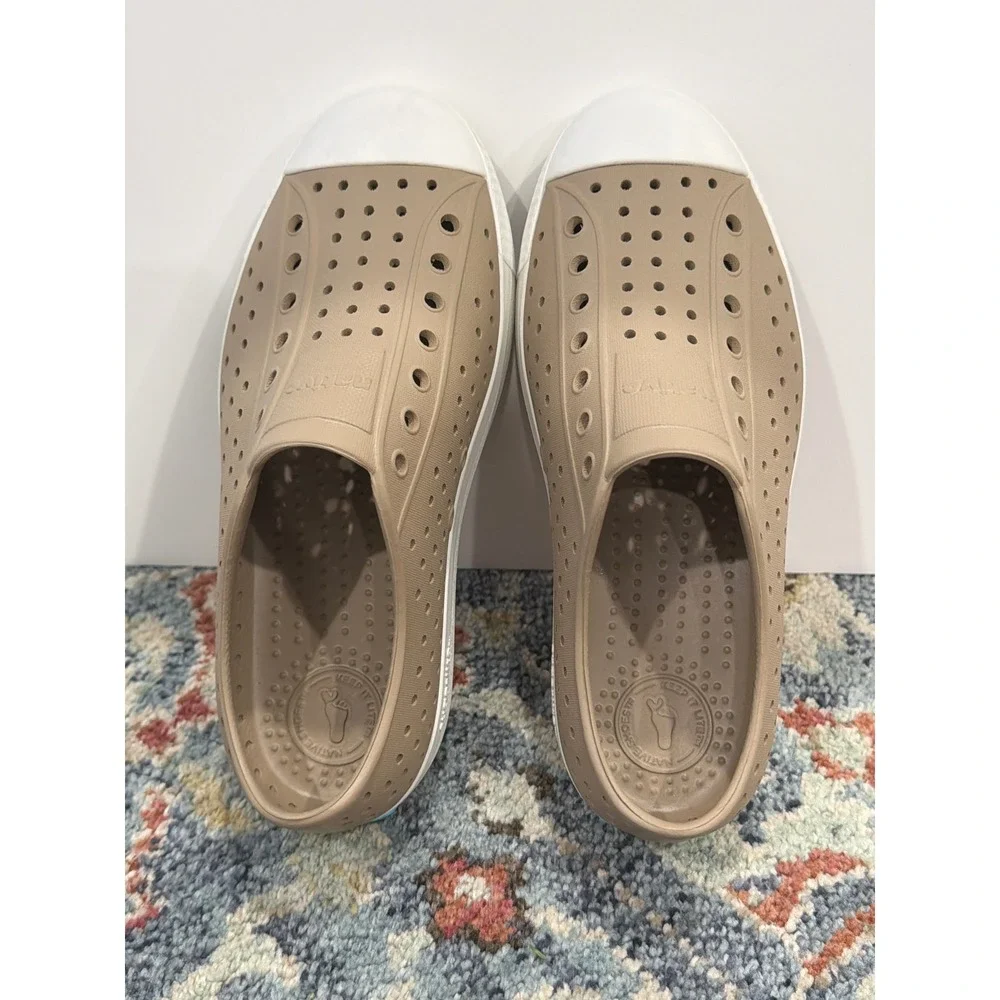 Native Jefferson Shoes Kids J4 Youth Tan Water Friendly Gorpcore EUC